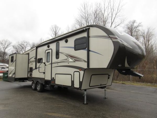 Crusader 36' Fifth Wheel for rent - RV rentals Phoenix AZ - Going Places RV